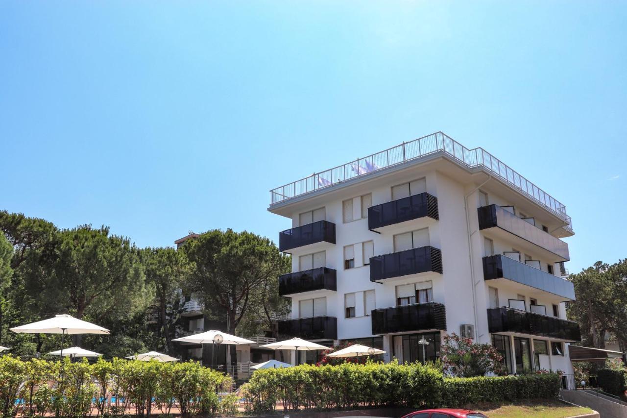 Hotel Eden Lignano Sabbiadoro Exterior photo
