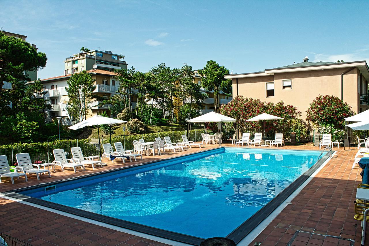 Hotel Eden Lignano Sabbiadoro Exterior photo