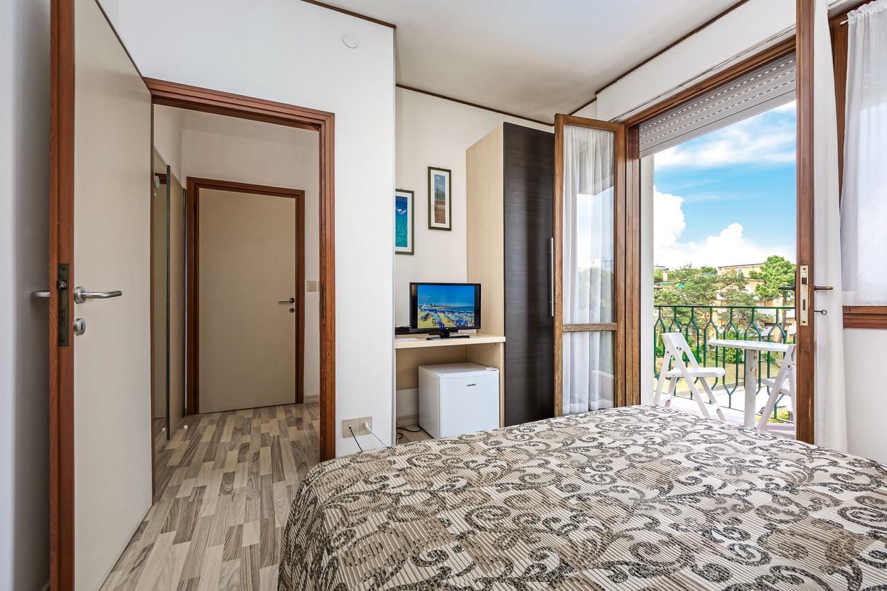 Hotel Eden Lignano Sabbiadoro Exterior photo