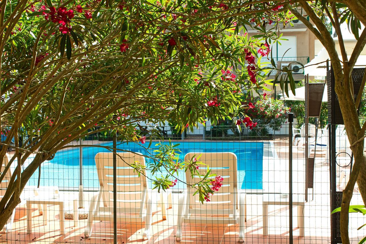Hotel Eden Lignano Sabbiadoro Exterior photo